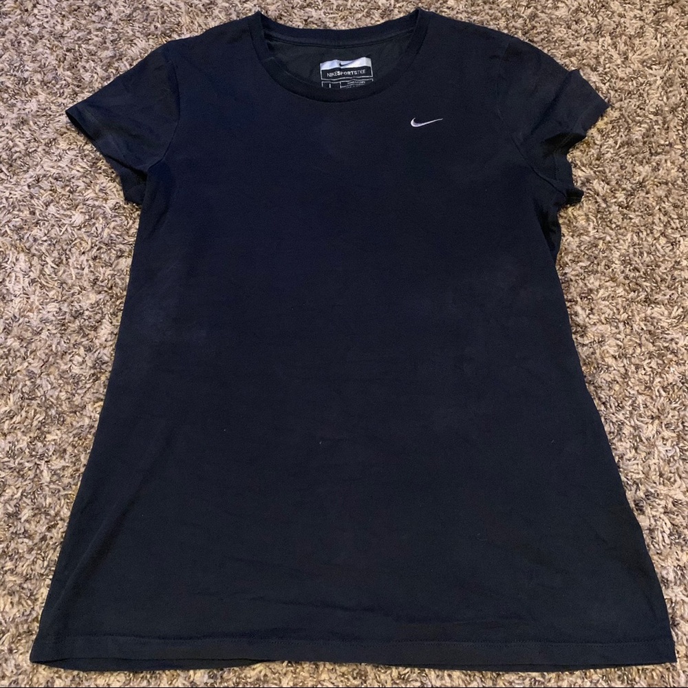 black dry fit athletic nike t-shirt
